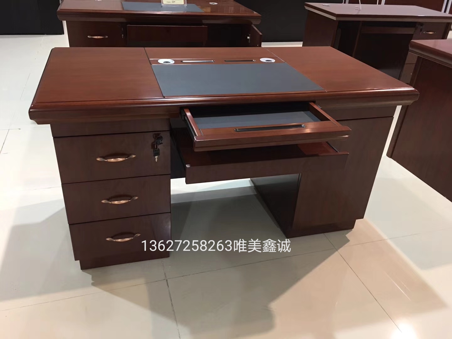 推荐实木办公桌-武汉唯美鑫诚家具有限公司